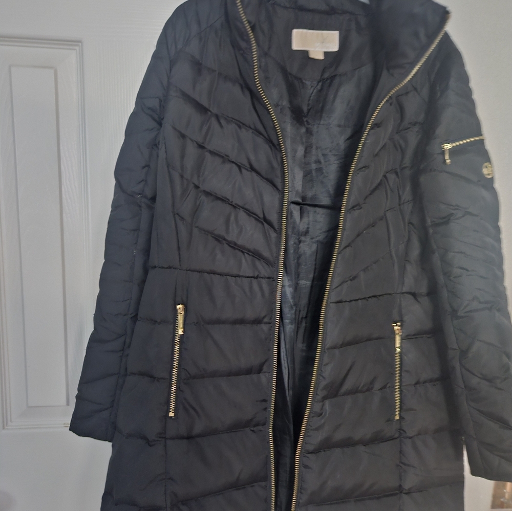 Michael Kors black puffer jacket with gold detailing Love love this jacket Sz M